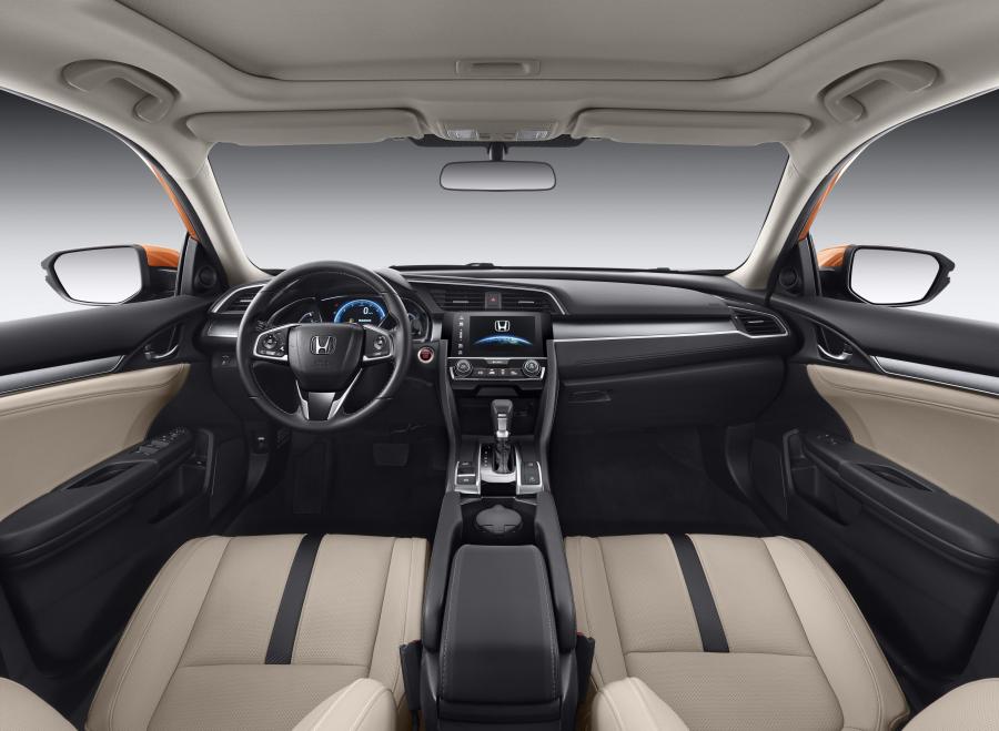 Торпедо Honda Civic 2016 года  (CN) (фото 7 из 22)